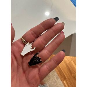 ⭐️2 for $13⭐️3 for $18❤️ MIX AND MATCH!❤️ 
PINKY SWEAR BEST FRIENDS enamel pin